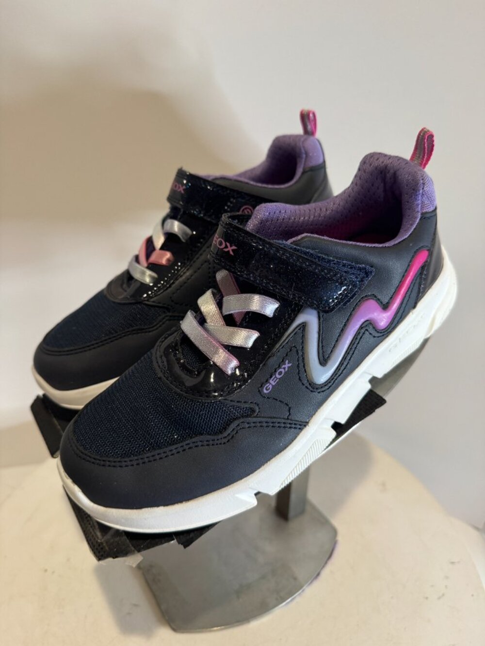 Geox J Aril Girls Sneakers size 3 Brand New